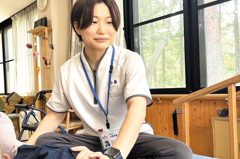 利用者さまと会話をしながらリハビリに取り組みます